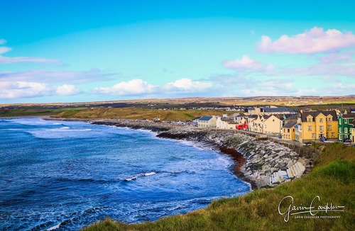 Lahinch Apartment | 10mindrivecliffsofmoher-cozy2br-parking-wifi