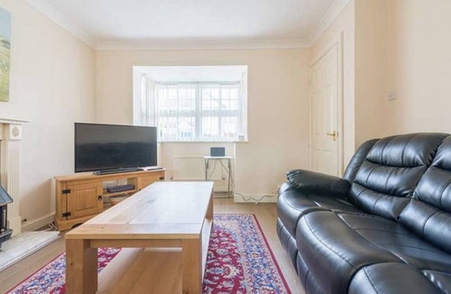 Ely House | Modern 4 Bedroom Detached House in Cardiff