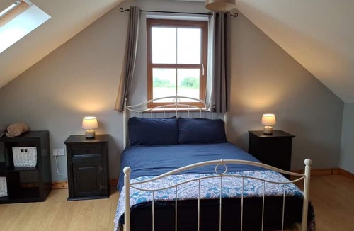 Ballyduff Cottage | Sleeps6-familyfriendly-freeparking-garden