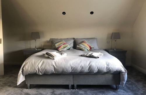 Sallybrook House | Discreet Luxury, Super House!