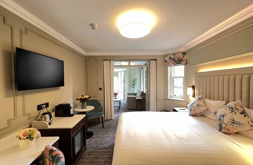 Ballsbridge House | Waterloo Townhouse & Suites