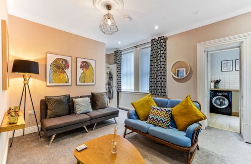 Londonderry Apartment | Snug at Clarence
