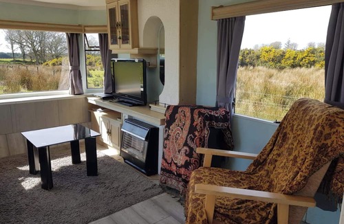 Crosswell Cabin | 2 Bed-sleeps 4-free Parking-pet Friendly