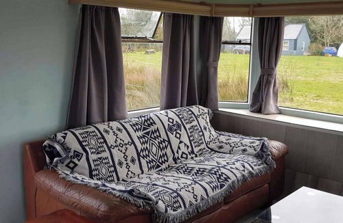 Crosswell Cabin | 2 Bed-sleeps 4-free Parking-pet Friendly