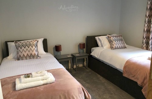 Kilkeel Apartment | Sea & Mountain View-garden-wi-fi-parking- Sleeps 4