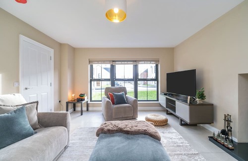Newry House | Modern Entire Home Retreat in Newry