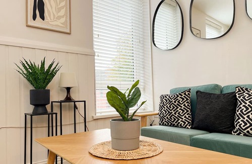 New Lodge Hotel | Ocho Homes Lux By Eight Continents, Belfast