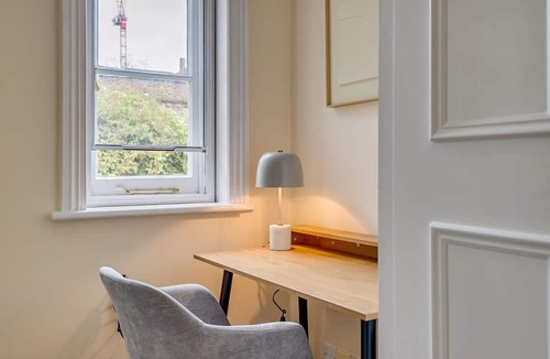 Churchill House | Belgravia - Charming Spacious 4 Bed Home for 9