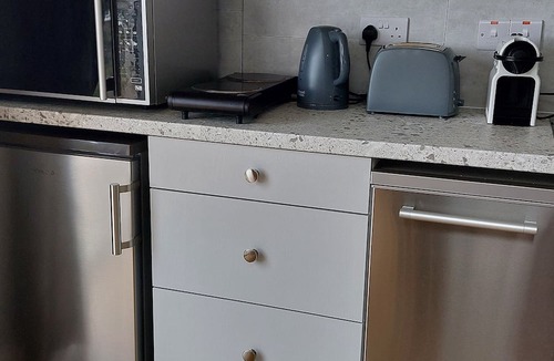 Coleraine Apartment | Cosy studio close to a beautiful sandy beach and places of historical interest