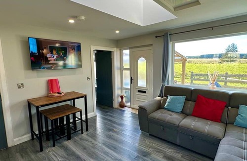 Coleraine Apartment | Forest View Cottage - Private Hot Tub