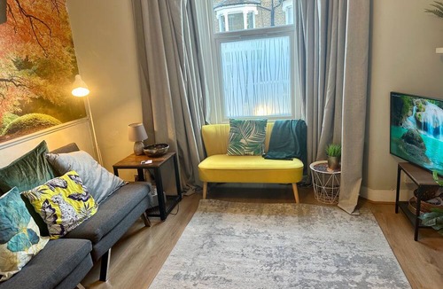 Dulwich Apartment | 1 Bed Victorian Flat Sleeps 4 - Garden & Patio