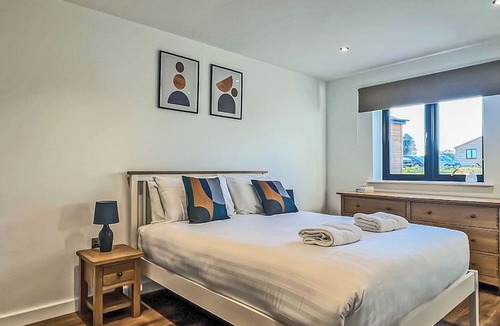 Attleborough Ski Chalet | Country Lodge Deluxe