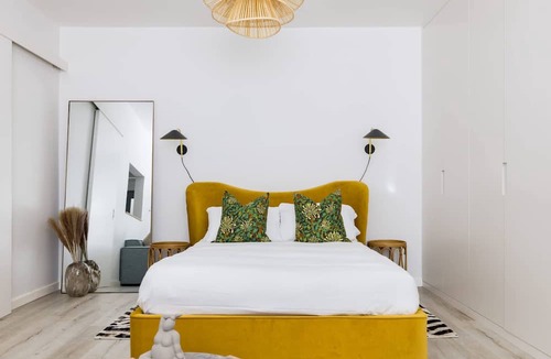 Earl's Court Apartment | Light-filled Studio with AirCon near Tube