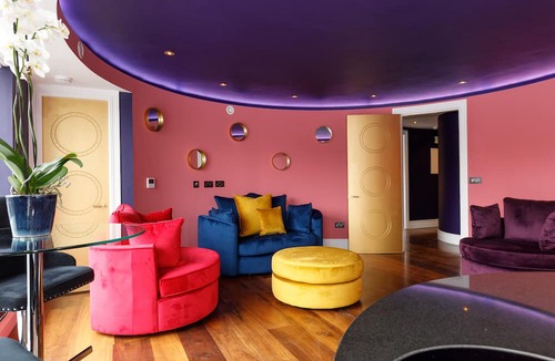 Grand Canal Dock Apartment | New Listing, Stunning Newly Renovated Waterfront Apartment