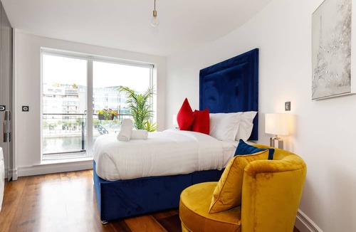 Grand Canal Dock Apartment | New Listing, Stunning Newly Renovated Waterfront Apartment