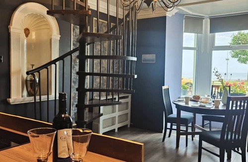 Newcastle Apartment | Mourne Mountain Art Apartments