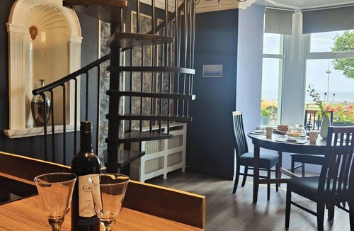 Newcastle Apartment | Mourne Mountain Art Apartments