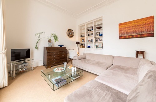 Campden Apartment | Elegant Kensington Apartment by Hyde Park