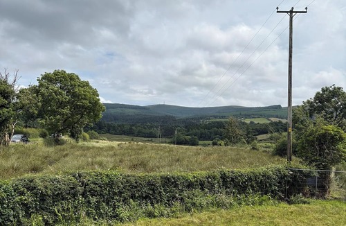 Omagh House | Spacious Private Country House - king beds - extensive parking