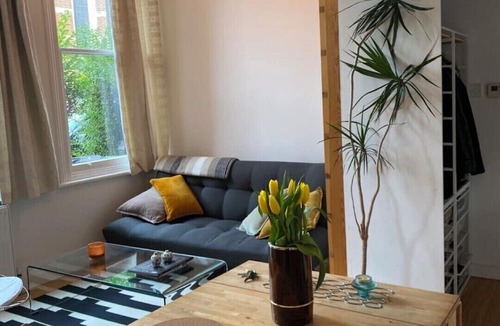 Lambeth Apartment | Artists' London Loft: 2 Bed, 25min from Central London