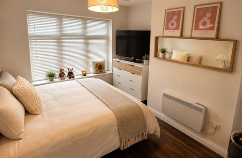 Tallaght House | Private guest house - Double bed+sofa bed+parking -Old Bawn
