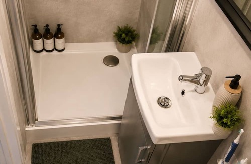 Tallaght House | Private guest house - Double bed+sofa bed+parking -Old Bawn