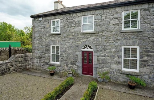 Clarinbridge House | The Stone House Sleeps 10 with Parking