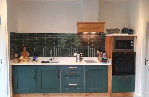 Lahinch Apartment | Spacious apartment in Lahinch. 10 minute walk to the promenade and golf club.