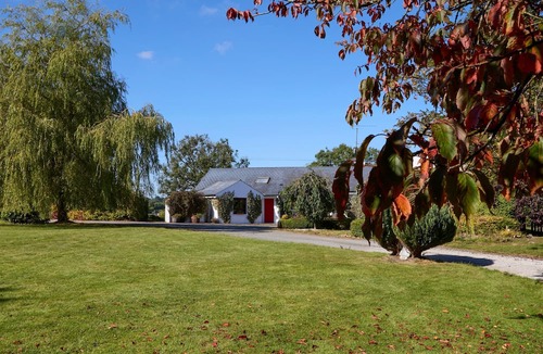 County Meath Apartment | 2 Bedroom Apartment - Free Parking & Garden