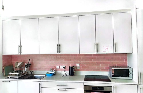 Rathnew House | Spacious Double Room with Garden & Parking – Suitable for male or Couple