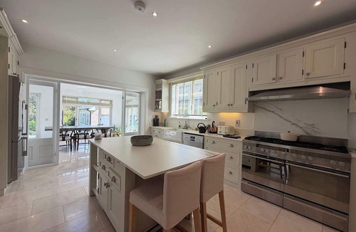 Malahide House | Luxury 4BDR Retreat With Garden and Workspace