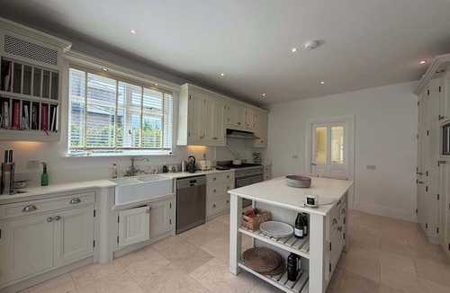 Malahide House | Luxury 4BDR Retreat With Garden and Workspace