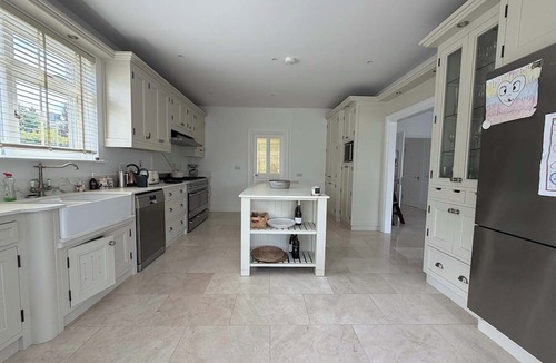 Malahide House | Luxury 4BDR Retreat With Garden and Workspace