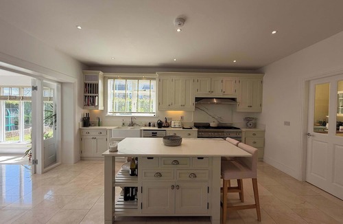 Malahide House | Luxury 4BDR Retreat With Garden and Workspace