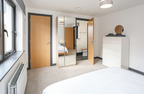 Dundonald Apartment | The Greenway Getaway - Freshly Renovated 2 Bed, 2 Bath Garden Apartment