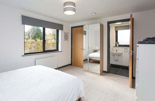 Dundonald Apartment | The Greenway Getaway - Freshly Renovated 2 Bed, 2 Bath Garden Apartment