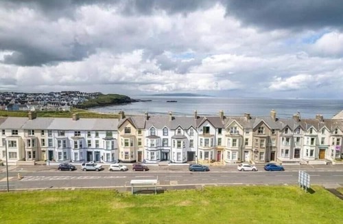 Portrush Apartment | High-Finish Two Bed Apt beside Beach