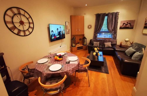 Ormeau Apartment | This stylish place to stay is perfect for families with a huge living space and big bedrooms