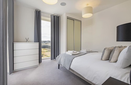 Northcote Apartment | Perfect Luxury Penthouse - Overlooking parkland with views for days