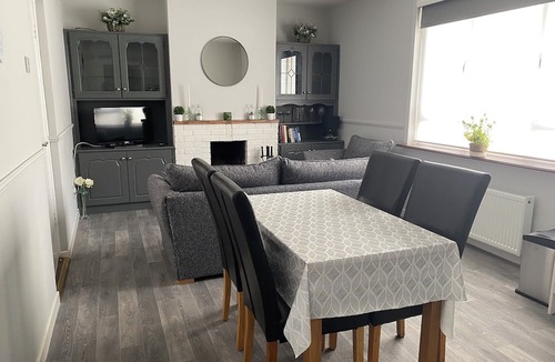 Roscoe Apartment | Cortoon Inn, Double Room 7 (1 DBL)