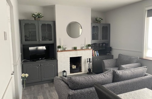 Roscoe Apartment | Cortoon Inn, Double Room 7 (1 DBL)