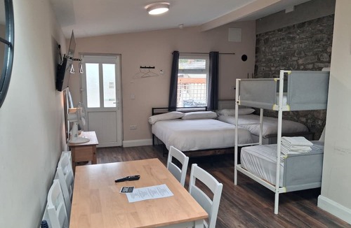 Muine Bheag Apartment | Mattys Pub & Apartments
