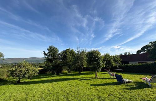 Rossadrehid House | 3-Bed House Sleeps 6 with Garden and Parking