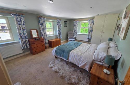 Ogonnelloe House | Charming Farm Cottage Near Lough Derg