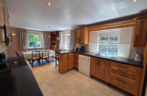 Ogonnelloe House | Charming Farm Cottage Near Lough Derg
