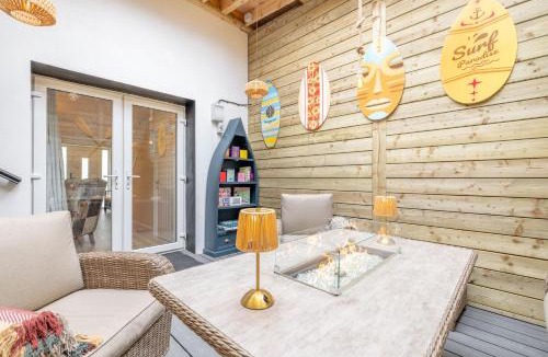Donaghadee House | Beach House - Luxury 3-BDR - Guests 6 - WiFi - Hot Tub - Free On-Street Parking