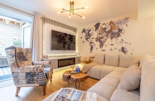 Donaghadee House | Beach House - Luxury 3-BDR - Guests 6 - WiFi - Hot Tub - Free On-Street Parking