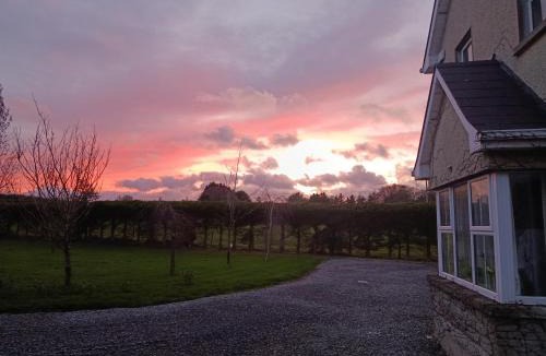 Kilmuckridge Bed & Breakfast | The Feathered Nest Studio Apartment at The Cracked Hen