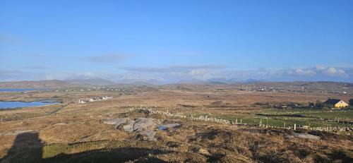 Claddaghduff Apartment | Drop Anchor House, Spacious 3 bedroom apartment, fabulous sea views