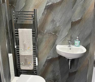 Ballynahinch House | Blaines Hill Farm Cottage with Hot Tub